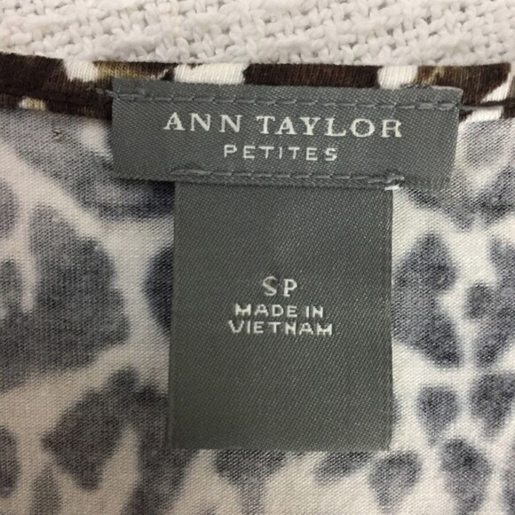 Ann Taylor Stretchy Sleeveless Top Women Petites Size SP Animal Print - Picture 7 of 8